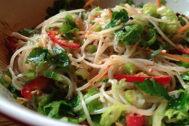 rice noodle salad featured