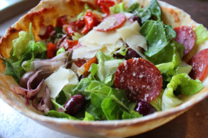 salad pizza featured